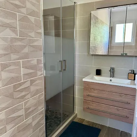 Avec Piscine Proche Plages Et Commerces *