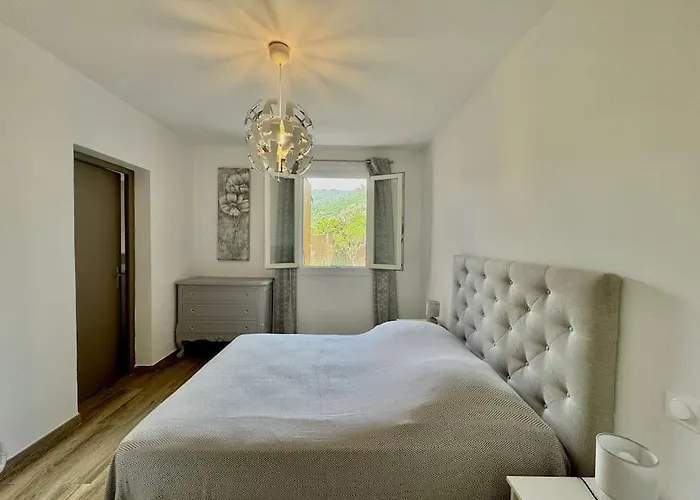 Avec Piscine Proche Plages Et Commerces *