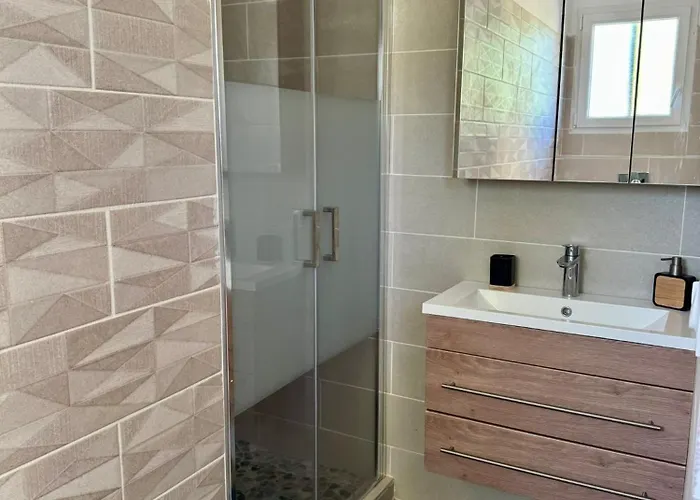 Avec Piscine Proche Plages Et Commerces *