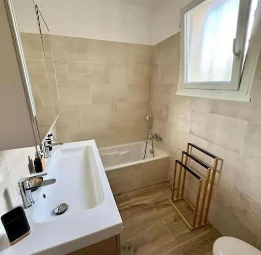 Avec Piscine Proche Plages Et Commerces Villa